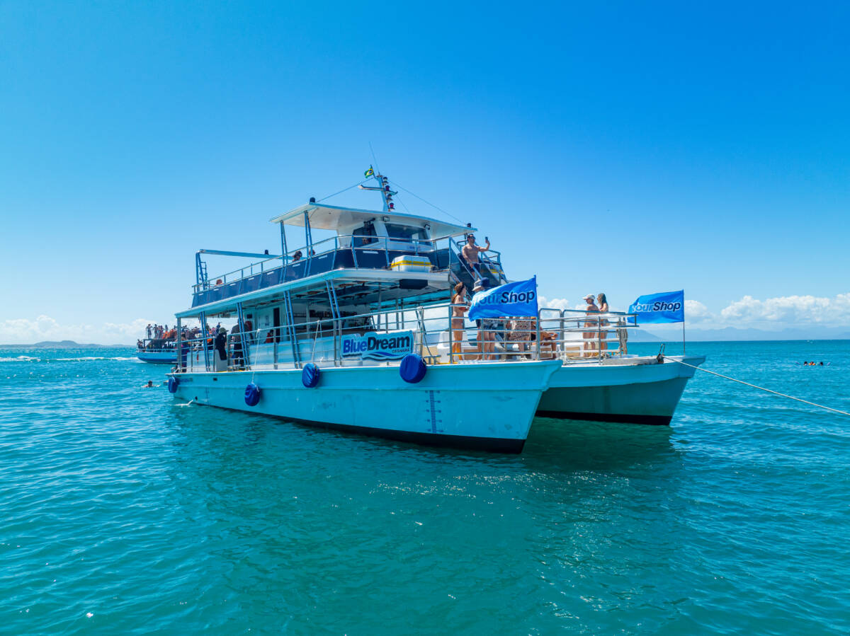 Veja preços atualizados de passeio de barco em Búzios e dicas para escolher com segurança e evitar problemas / foto divulgação
