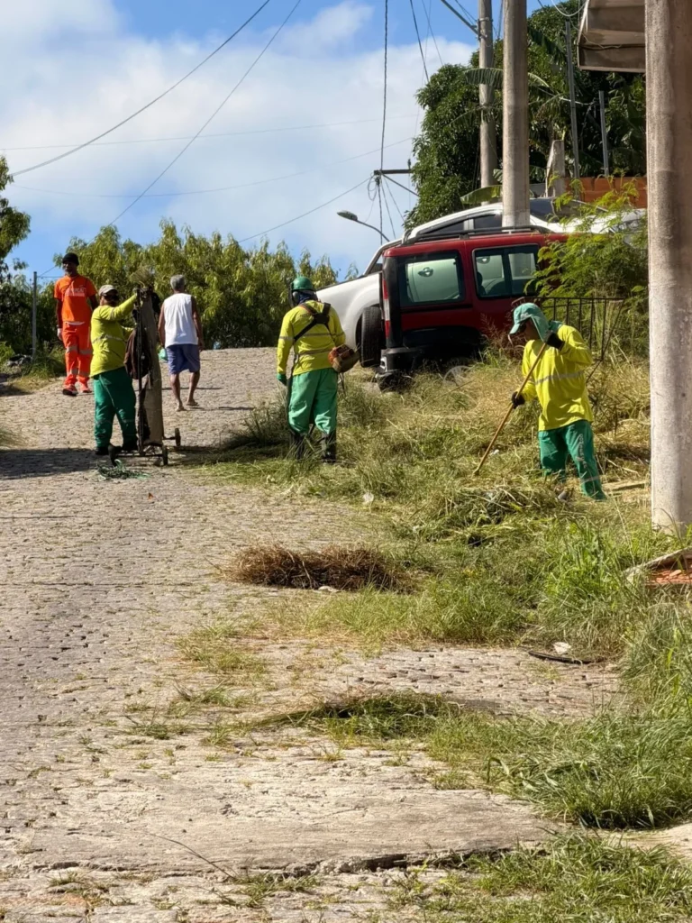 Cabo Frio remove veículos irregulares de ruas do Jardim Esperança após reclamações de moradores hoje / Crédito da Imagem: Divulgação