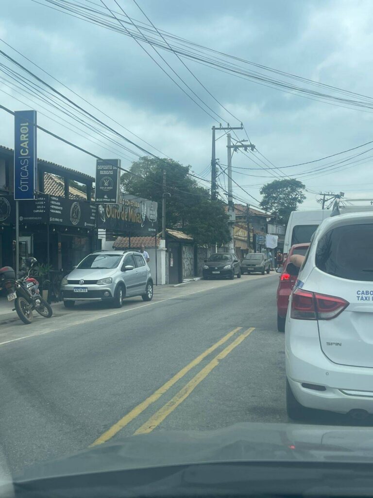 Obra da Prolagos em Manguinhos provoca congestionamento e gera críticas de motoristas em Búzios / Crédito: Agência Prensa de Babel