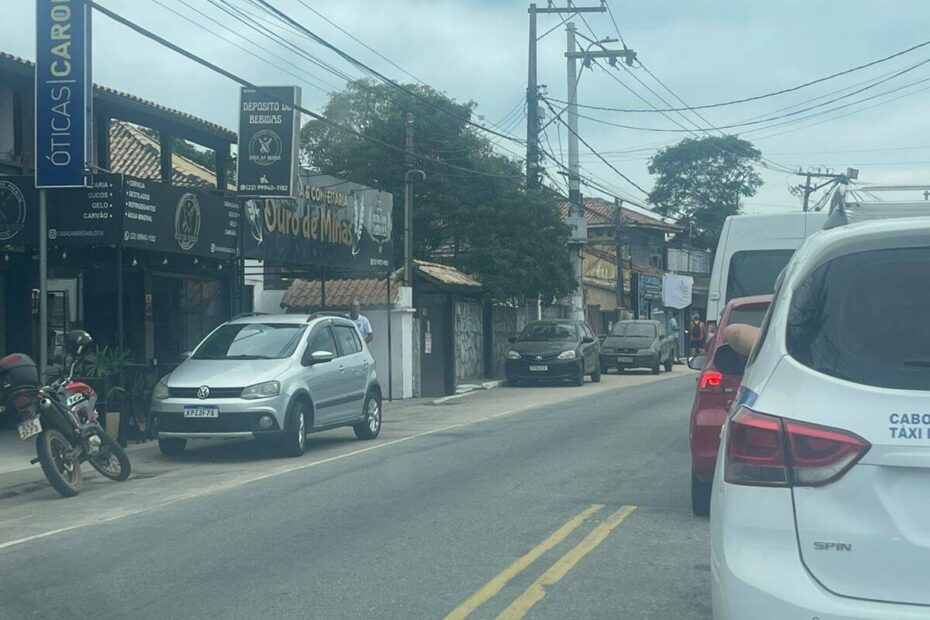 Obra da Prolagos em Manguinhos provoca congestionamento e gera críticas de motoristas em Búzios / Crédito: Agência Prensa de Babel
