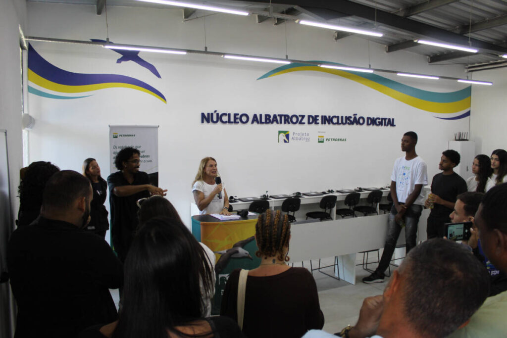 Projeto Albatroz inaugura espaço gratuito de inclusão digital com internet e computadores em Cabo Frio / Crédito da Imagem: Divulgação