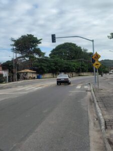 Prefeito diz que aceitou instalação de primeiro semáforo de Búzios apenas no modelo acionado por pedestres