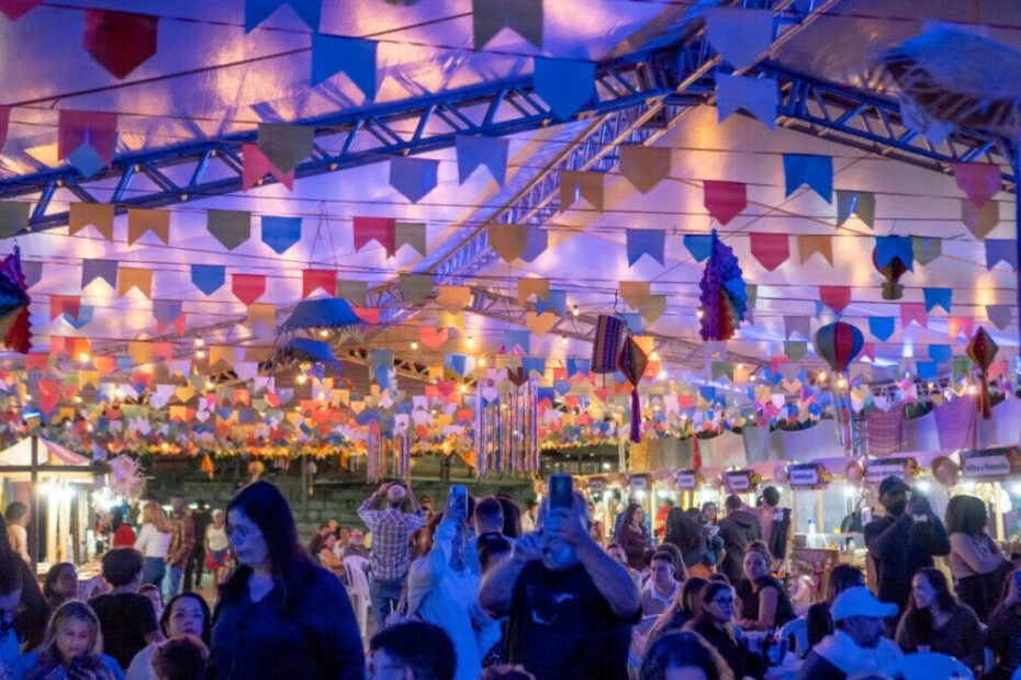 Anarriê Búzios reuniu mais de 15 mil pessoas na Rasa com shows, quadrilhas e comidas típicas I Crédito da Imagem: Divulgação PMAB