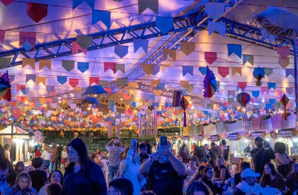 Anarriê Búzios reuniu mais de 15 mil pessoas na Rasa com shows, quadrilhas e comidas típicas I Crédito da Imagem: Divulgação PMAB