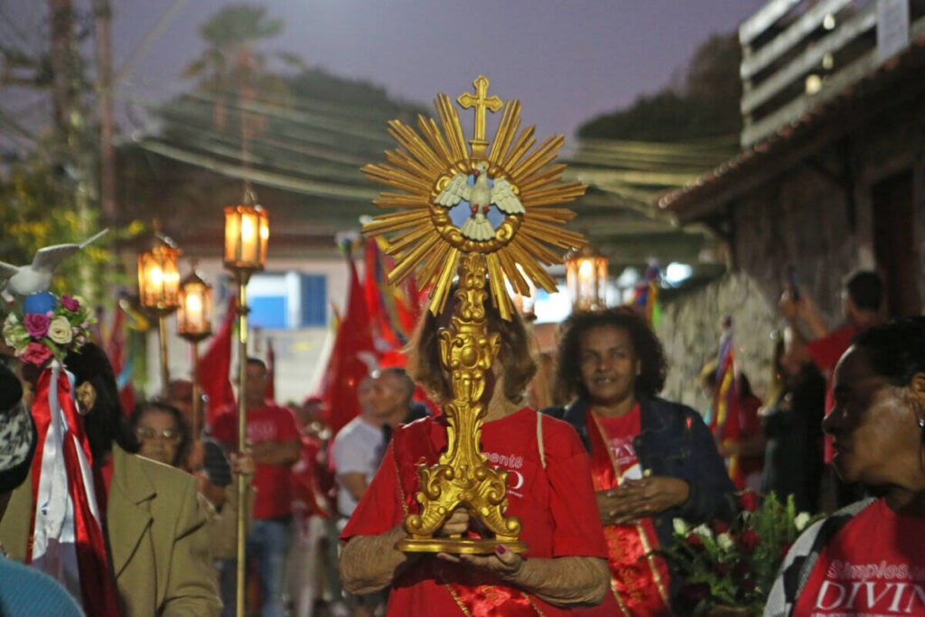 Festa do Divino em Búzios acontece de 2 a 5 de julho, com missas, procissões e programação cultural I Crédito da Imagem: Divulgação