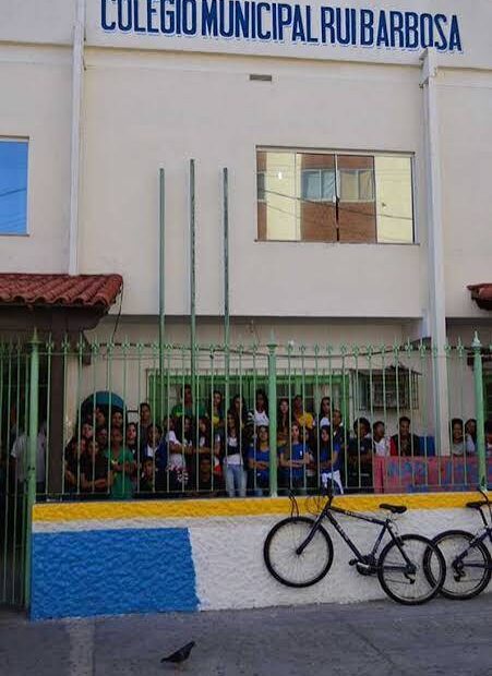 Comunidade do Colégio Rui Barbosa afirma que aguarda há um ano resposta da Prefeitura de Cabo Frio sobre o futuro da unidade escolar I Crédito da Imagem: Divulgação