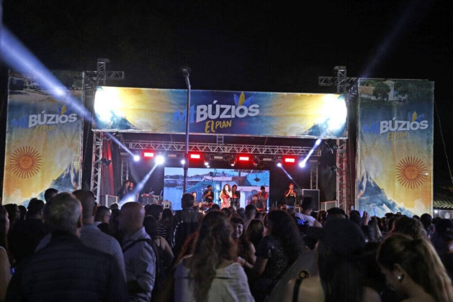Mi Búzios reuniu milhares de pessoas com gastronomia, música e cultura latino-americana no Centro da cidade I Crédito: Divulgação PMAB