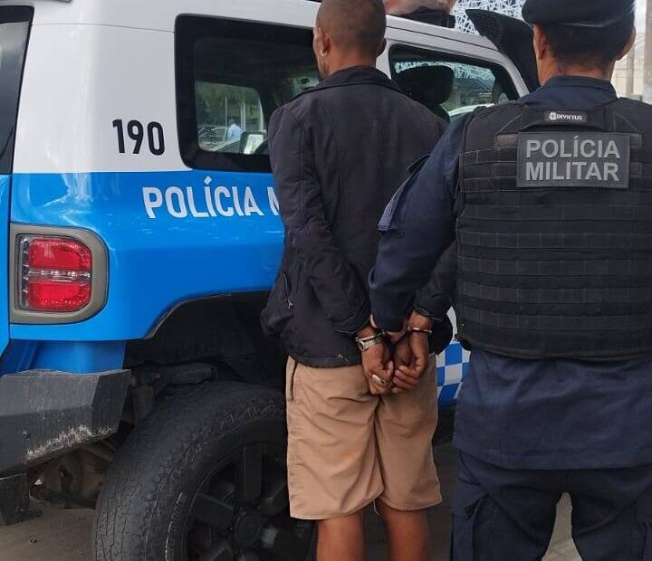 Suspeito de furtar bicicleta em Cabo Frio foi conduzido à 126ª DP após abordagem da Polícia Militar no Braga I Crédito da Imagem: Divulgação PM