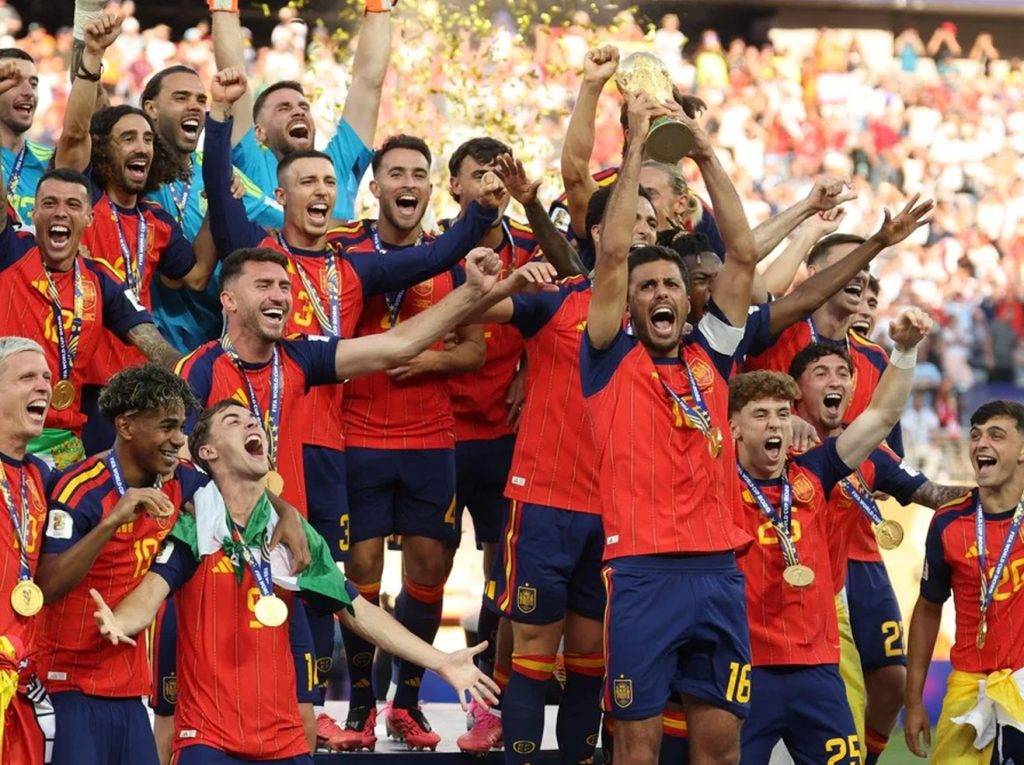 Jogadores da Espanha comemoram o gol de Ferran Torres na vitória sobre a Argentina na final da Copa do Mundo de 2026