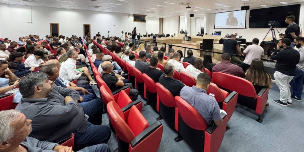Macaé também reinicia os trabalhos legislativos.