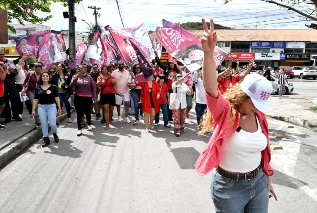 Zeidan participa de caminhada durante início da campanha eleitoral em Maricá