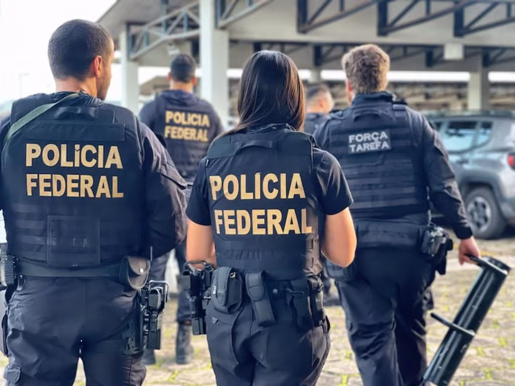 Polícia Federal apreende R$ 500 mil em dinheiro que estavam com duas funcionárias do Sindipetro-NF em Campos dos Goytacazes.