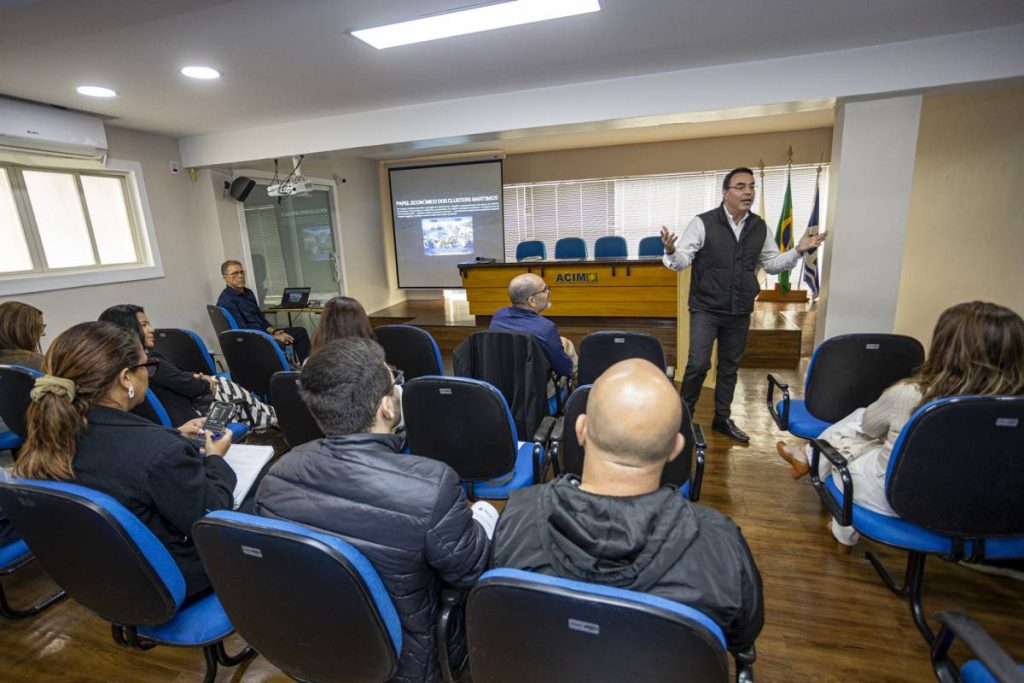 Macaé capacita gestores para cumprir 20 requisitos do Selo Azul Cidades Costeiras. Entenda as próximas etapas.