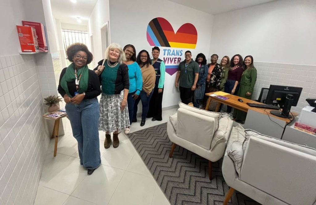 Representantes durante visita técnica ao Transviver, serviço de saúde LGBTQIAPN+ de Araruama