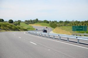 Feriado deve levar 168 mil veículos à ViaLagos; veja os horários de maior movimento
