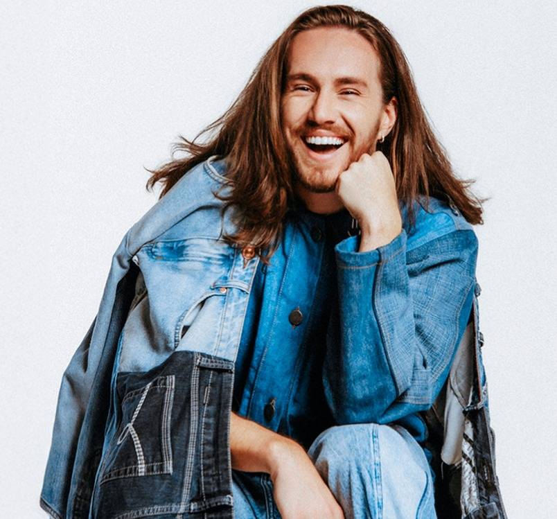 Vitor Kley, segunda atração musical confirmada do LiterArraial 2026 em Arraial do Cabo