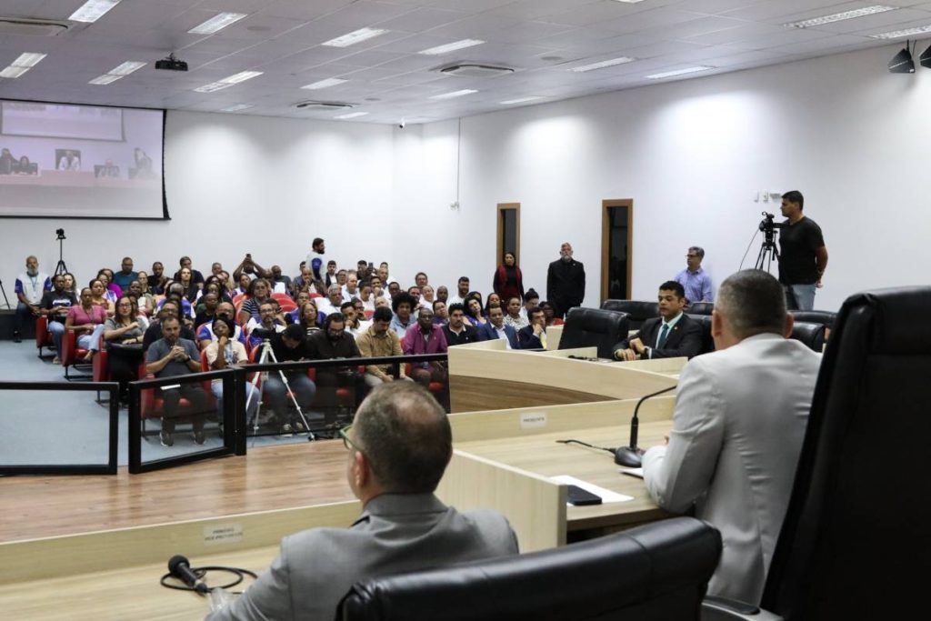 Vereadores participam de sessão plenária na Câmara Municipal de Macaé