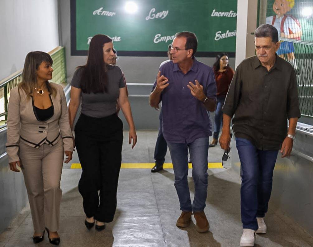 Panfleto anexado à ação eleitoral relaciona Eduardo Paes a Lula e ao número 13 durante campanha para o Governo do Rio