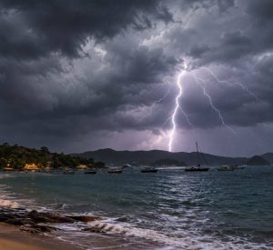 Inmet emite alerta de tempestade para sexta(23) em Búzios e Região dos Lagos