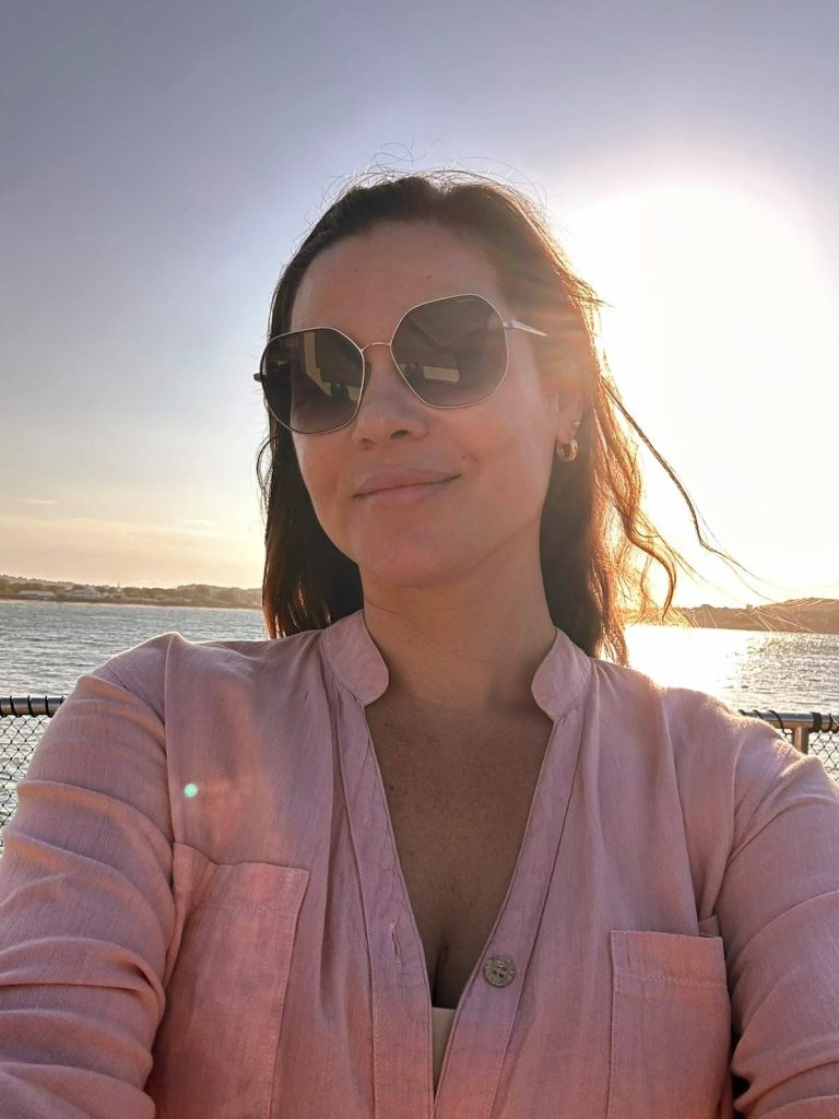 Barbara Baez é dvogada formada na UFRJ, pós graduada em direito público, mãe e buziana
