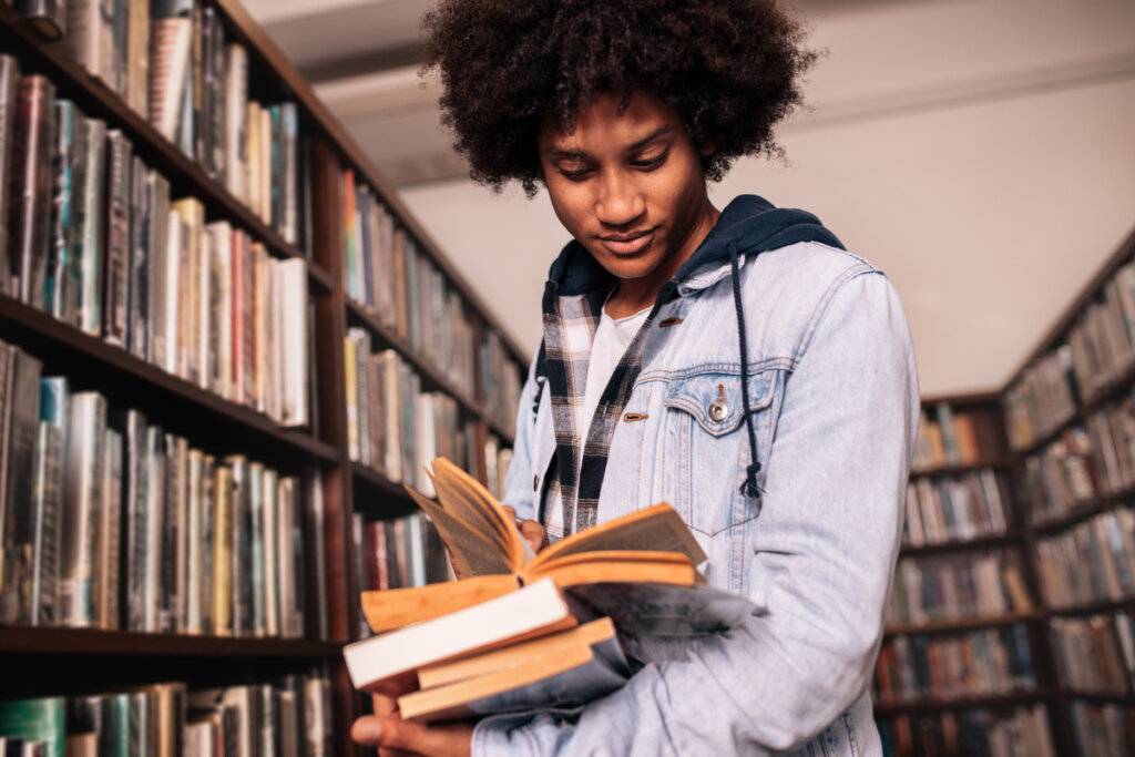Vestibular Cederj 2027 oferece mais de 7 mil vagas gratuitas em cursos de graduação no Estado do Rio