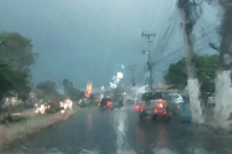 Tempo nublado em Búzios durante fim de semana com previsão de chuva