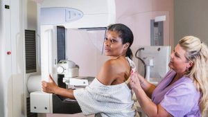 Outubro Rosa: Saiba como ter acesso à mamografia pelo SUS em Búzios