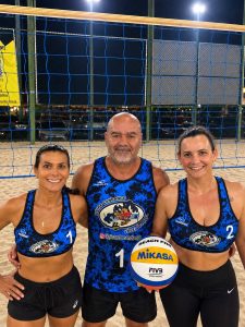 Monike Azevedo troca triatlo pelo vôlei de praia e disputa Master Games