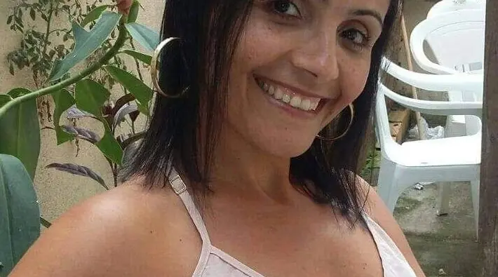 Valéria Matos Ribeiro, vítima de ataque a facadas em Armação dos Búzios, morreu após internação hospitalar.