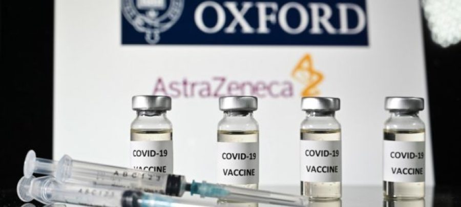 Frascos e seringas da vacina de Oxford. Imagem: Justin Tallis/AFP