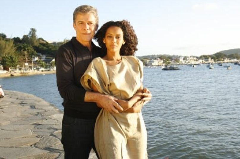 Protagonistas, José Mayer e Taís Araújo se conhecem em Búzios em 'Viver a Vida' (Foto: Rafael França / TV Globo)