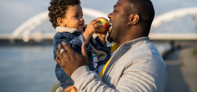 Consumo de frutas e cereais ajuda a higiene bucal nas férias