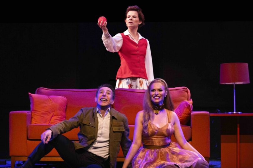 Peça off-Broadway Sylvia, de A.R. Gurney, segue em cartaz no Teatro Porto