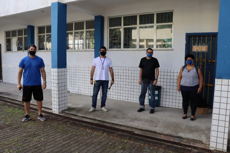 Vistoria é feita por engenheiros da Secretaria de Educação, acompanhados pelo Sepe Lagos, que tem auxiliado nas orientações sobre o retorno seguro das atividades. Foto: PMCF I Reprodução