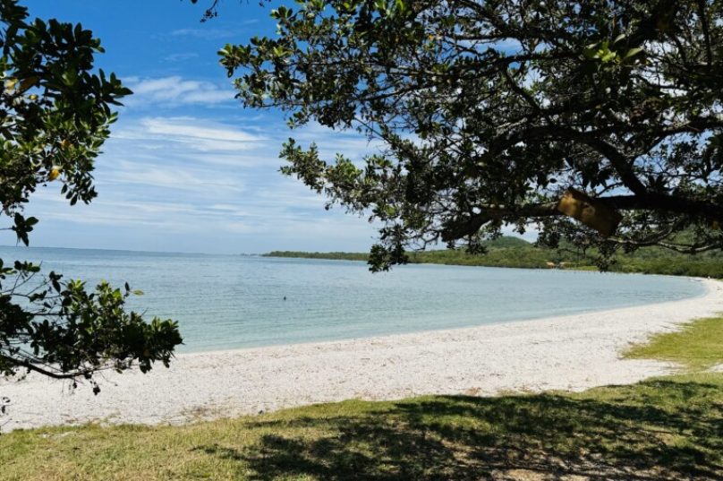 A Praia de Pedras de Sapiatiba é mais um paraíso pouco conhecido na Região dos Lagos/ Fotos: Téo Arrabal Heluy