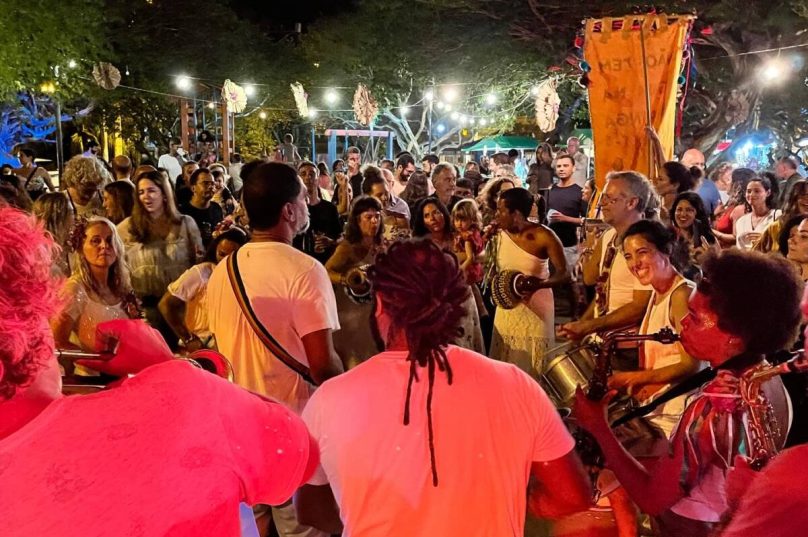 Festa da Primavera do bloco Não Tem Água na Moringa anima Praça dos Ossos em Búzios no dia 27/09 com música e doces / foto divulgação