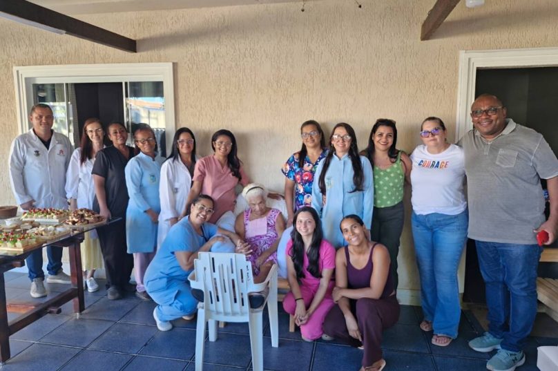 Idosa de 106 anos recebe atendimento domiciliar em São Pedro com cuidados contínuos de saúde na própria residência / foto divulgação