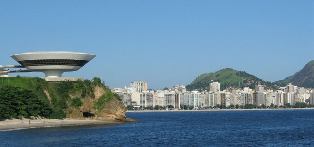 1200px-Niterói_bay_and_contemporary_musem