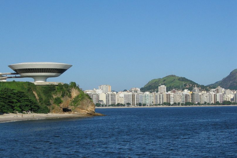 1200px-Niterói_bay_and_contemporary_musem
