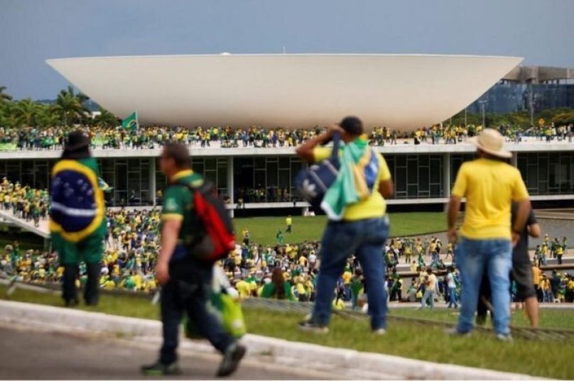 Imagem da agencia REUTERS mostra terroristas em Brasilia
