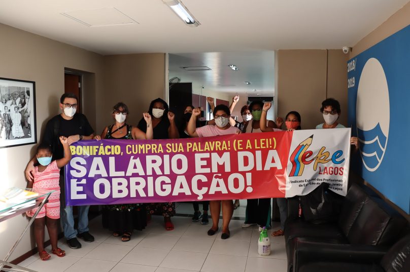 Mobilização do Sepe Lagos na sede da Prefeitura de Cabo Frio na quinta-feira (14). Imagem: Reprodução/ Facebook Sepe Lagos