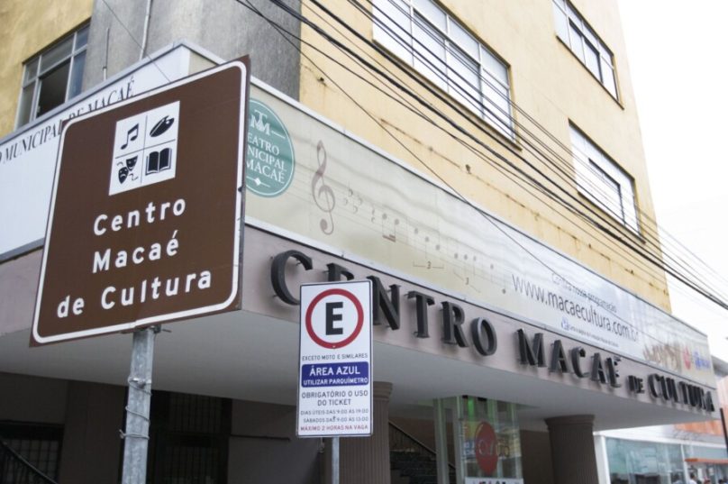 Fachada do Centro Macaé de Cultura. Macaé/RJ. Foto: Juranir Badaró/Prefeitura de Macaé.