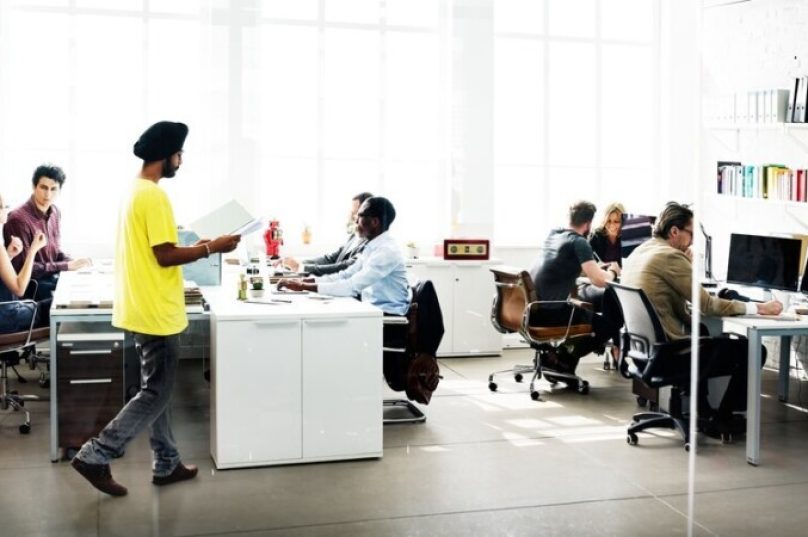 Pesquisa investiga felicidade no ambiente de trabalho