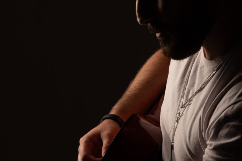 Erick Roza lança música em homenagem ao Dia da Mulher