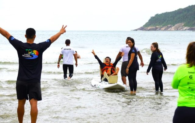 Evento "Praia Inclusiva" reuniu 90 PCDs na cidade do Guarujá