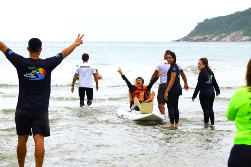 Evento "Praia Inclusiva" reuniu 90 PCDs na cidade do Guarujá