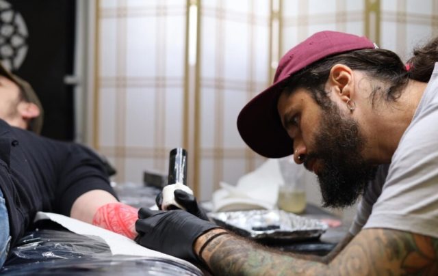 Brasileiro vence diversos prêmios de tatuagem na Flórida