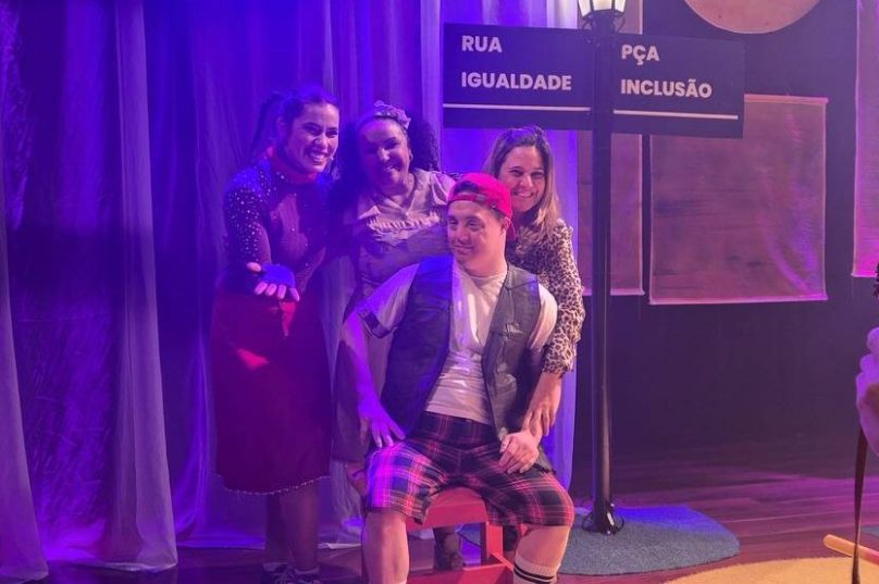 Espetáculo "Ele e Suas Irmãs" coloca a inclusão no centro do palco
