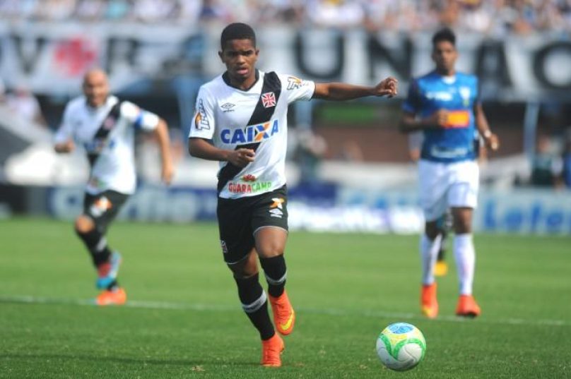 Lorran atuando pelo profissional.