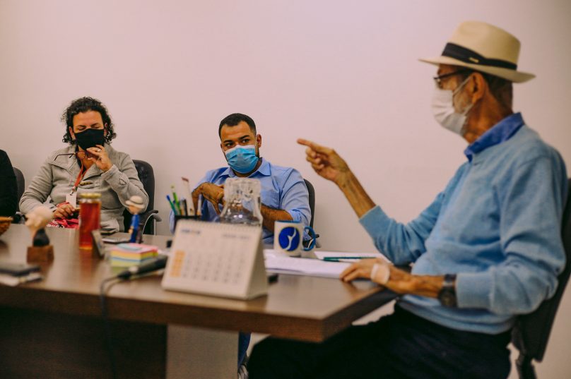 Durante coletiva, José Bonifácio anunciou o vereador Davi Silva como novo secretário de Governo de Cabo Frio. Foto: Mariana Ricci